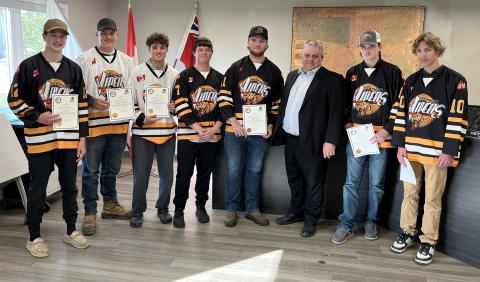 Members of the Arthur Vipers U18 LL team with Mayor Andy Lennox.