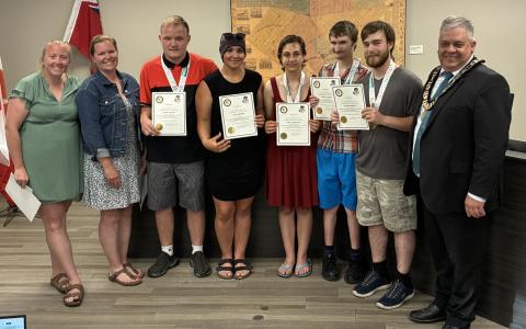 Members of the Wellington Heights Special Olympics Bocce team with Mayor Andy Lennox.